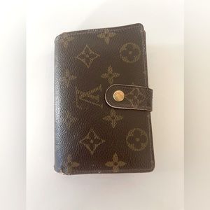 Authentic LV Kisslock Wallet